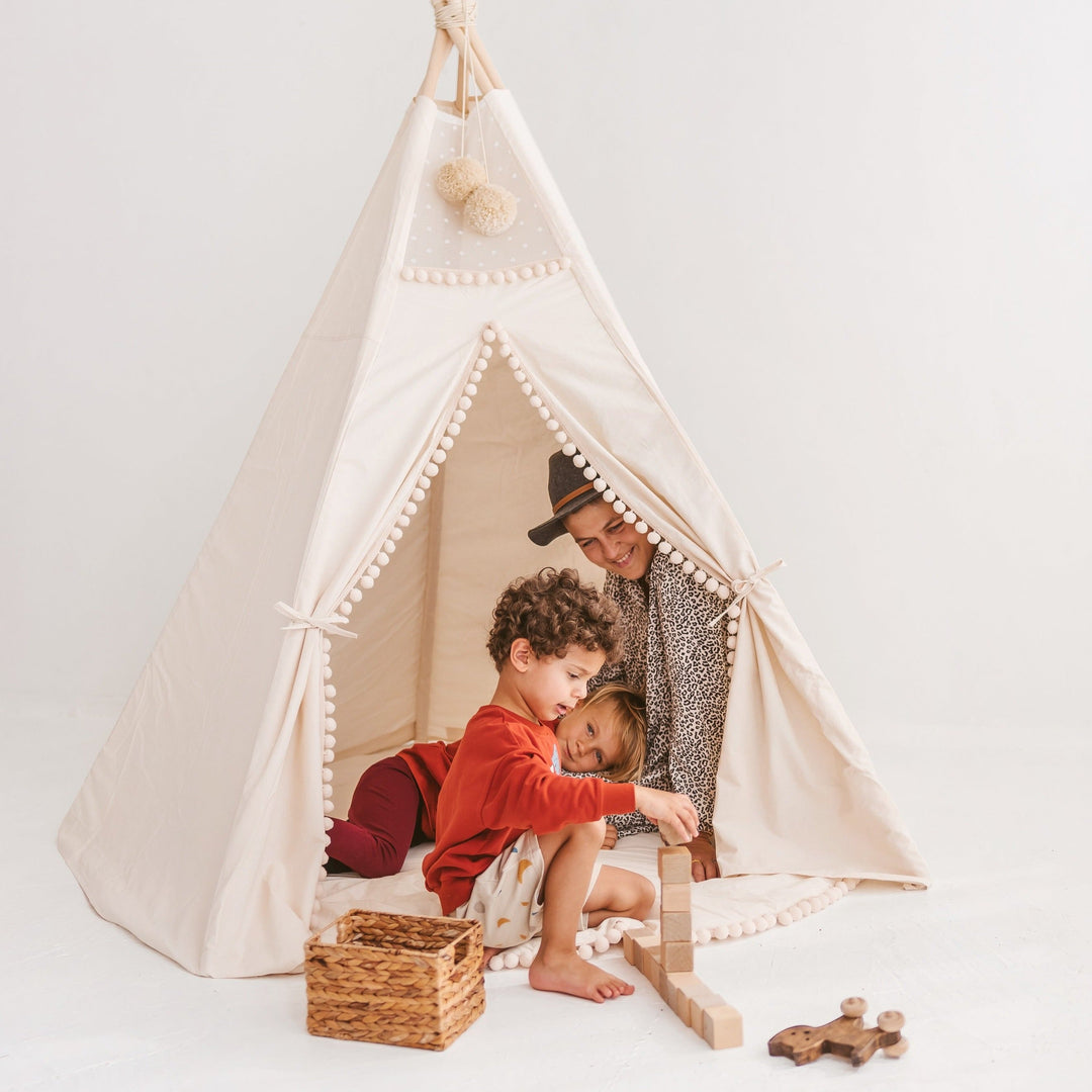 Extra grote tipi-tent voor kinderen met pompondecoratie