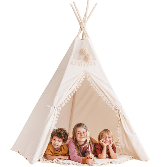 Tipi-tent extra groot binnen met kwastjesdecoratie in Boho-stijl