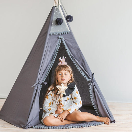 Tente tipi grise pour enfants avec pompons